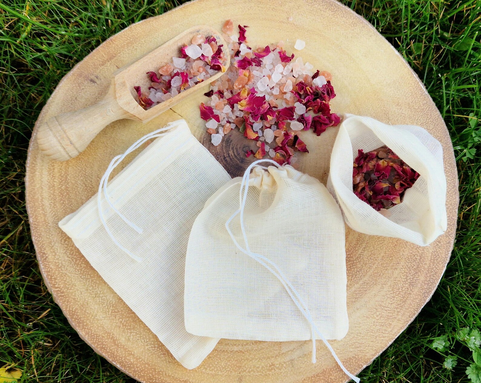 Bath tea bags with rose petals and Himalayan salt